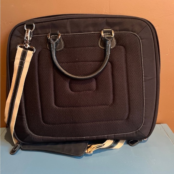 Targus Getta Ladies Notebook Slipcase - Laptop Carrying case - Black, tan - Picture 3 of 6